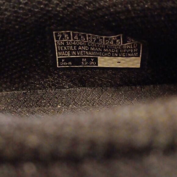 Sketchers Relaxed Fit Sneakers - Picture 8 of 11